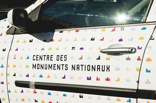 The Centre des monuments nationaux logo c zElogo